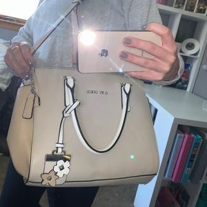 g by guess tote purse
